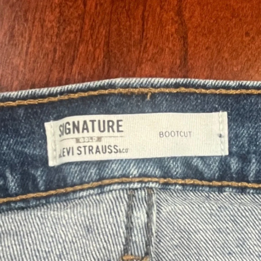 Signature Levis Gold Label Bootcut Jeans Mens 30x31.5 Medium Wash Blue Denim EUC